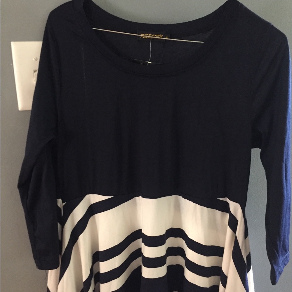 Handkerchief style dress. Navy and white sz S - Picture 5 of 6